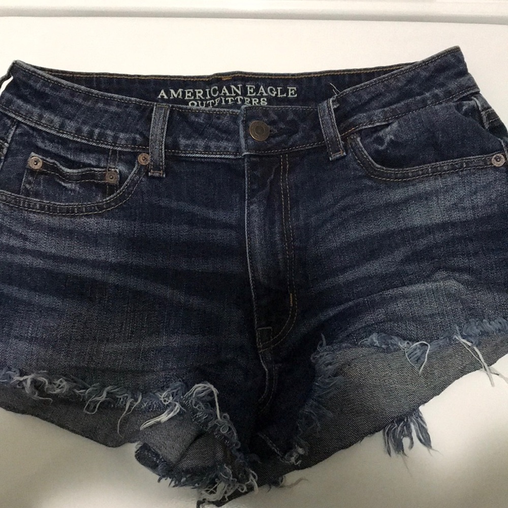 American eagle medium blue wash jean shorts